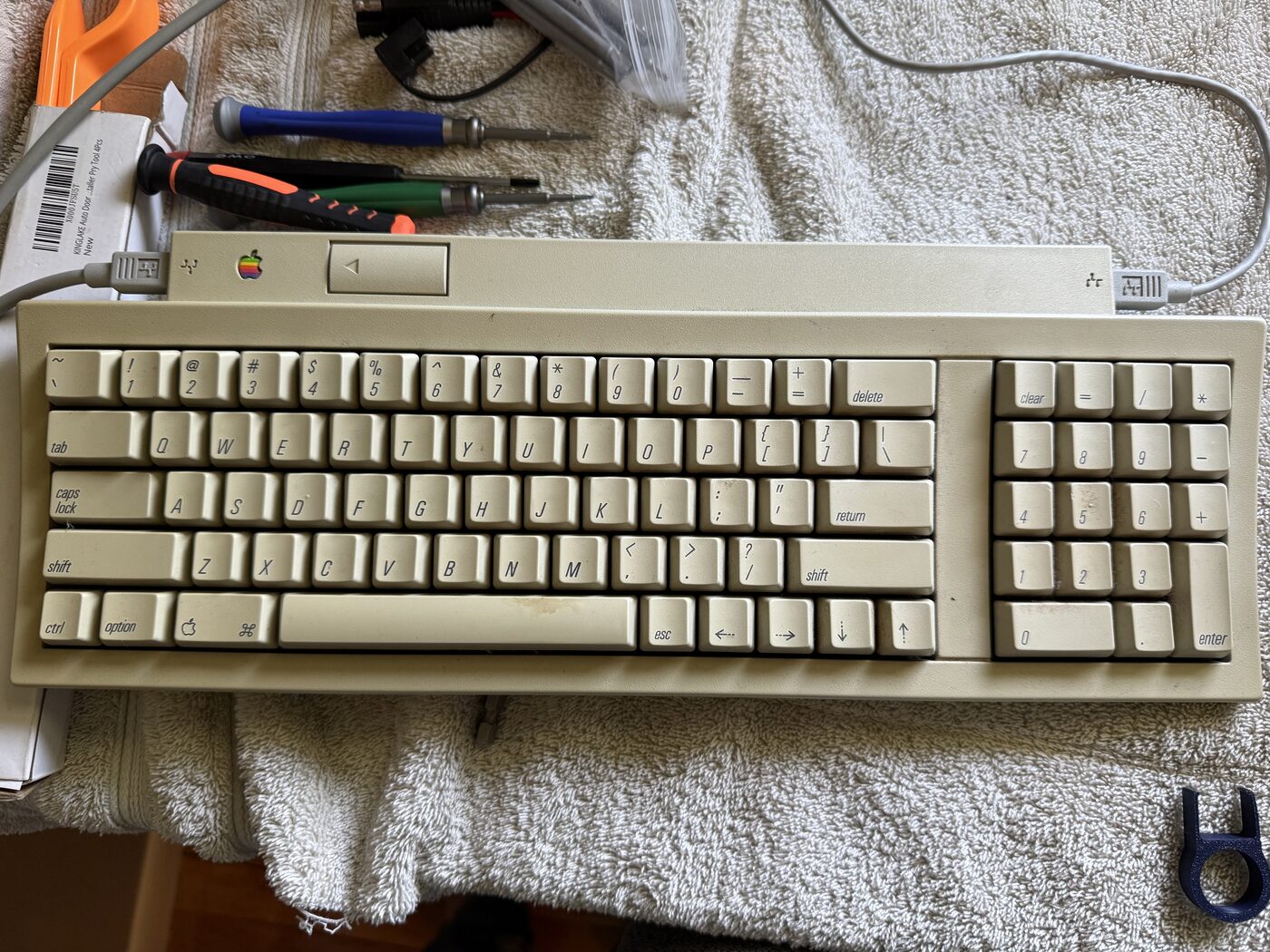 The yellowed Apple keyboard as it arrived from eBay, sitting on a towel